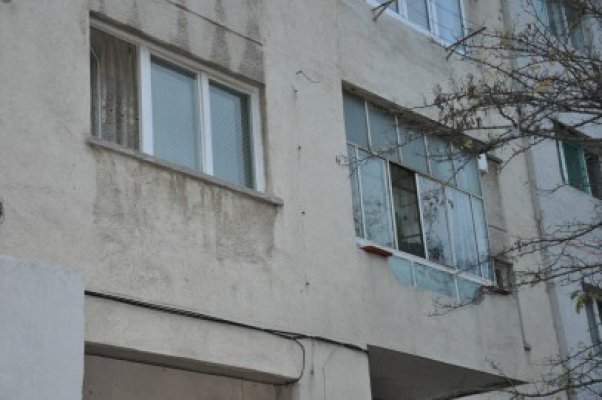 A căzut de la etajul unui bloc din Constanţa! Resuscitat de SMURD în plină stradă